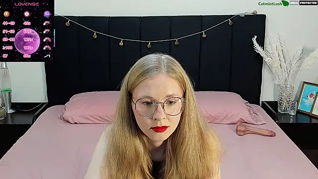 Snapshot of CatmintLush chatting on 07-08-26, 11:38 CatmintLush online show from 07-08-26, 11:38