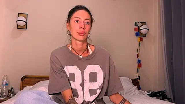    art online show from 01-13-26, 03:27