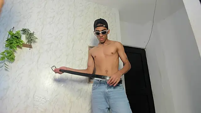 Snapshot of jony_honey chatting on 05-31-26, 12:00 jony honey online show from 05-31-26, 12:00