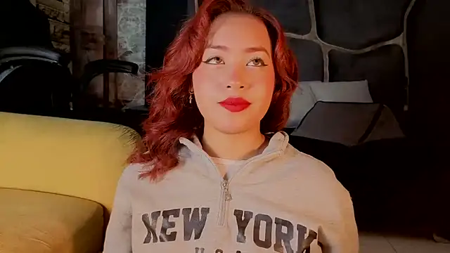 Estrella05  online show from 10-20-25, 03:52