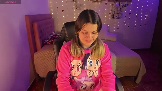 Sabrina Hall  online show from 04-05-26, 02:51