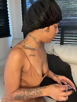 Snapshot of butterflybootyy chatting on 09-18-25, 06:11 butterflybootyy online show from 09-18-25, 06:11