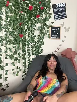 Snapshot of butterflybootyy chatting on 02-20-25, 09:44 butterflybootyy online show from 02-20-25, 09:44