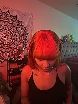 Snapshot of butterflybootyy chatting on 10-10-25, 01:01 butterflybootyy online show from 10-10-25, 01:01