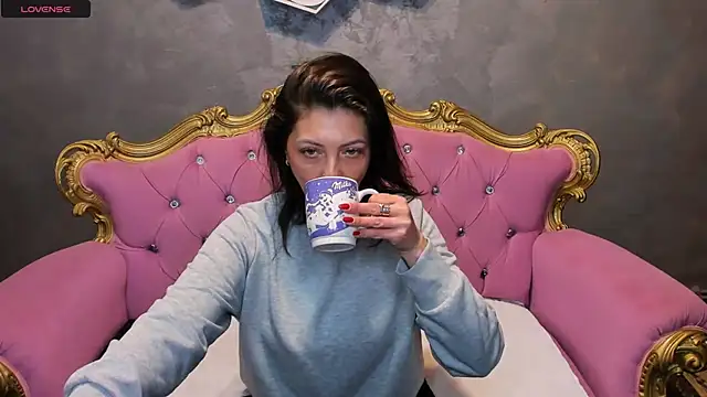 DivinSandra online show from 05-05-26, 06:05
