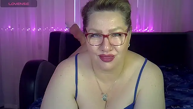 Snapshot of AngelinaGlam chatting on 07-13-26, 04:28 AngelinaGlam online show from 07-13-26, 04:28
