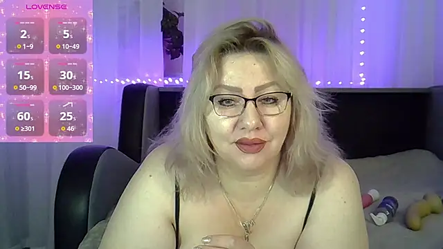 Snapshot of AngelinaGlam chatting on 09-28-25, 06:04 AngelinaGlam online show from 09-28-25, 06:04