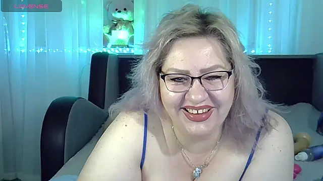 Snapshot of AngelinaGlam chatting on 09-20-25, 06:46 AngelinaGlam online show from 09-20-25, 06:46