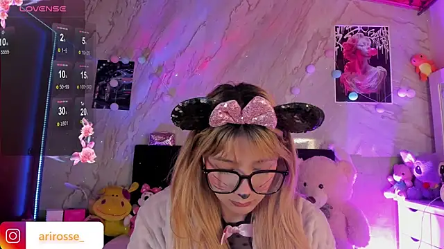 ariana rosse   online show from 10-31-25, 09:06