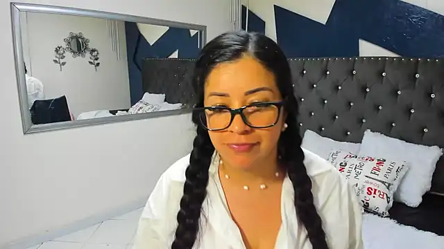 Brenda sotoo online show from 12-17-24, 02:23