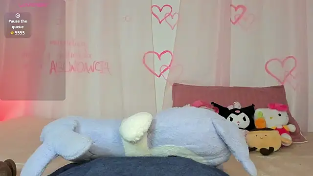 Snapshot of melody_suarez chatting on 09-25-25, 10:38 melody suarez online show from 09-25-25, 10:38