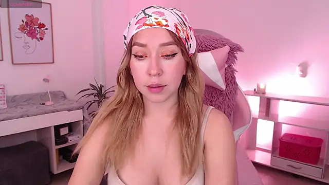 Dahlia  espresso online show from 10-14-25, 07:25