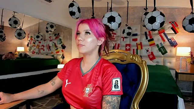 Snapshot of MelaniieRoux chatting on 06-21-26, 03:56 MelaniieRoux online show from 06-21-26, 03:56
