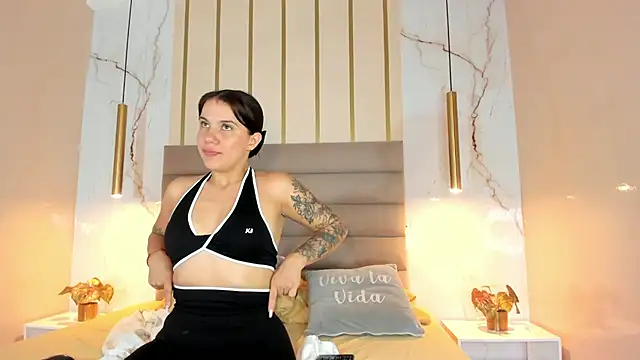 MelaniieRoux online show from 01-10-26, 06:03