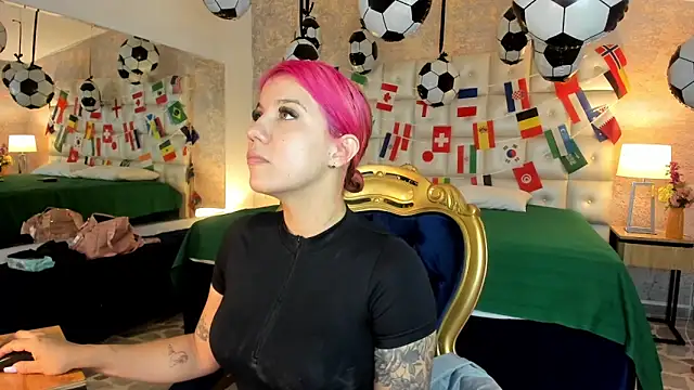 Snapshot of MelaniieRoux chatting on 06-14-26, 07:37 MelaniieRoux online show from 06-14-26, 07:37