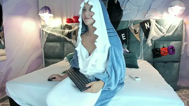 MelaniieRoux online show from 10-28-25, 07:35