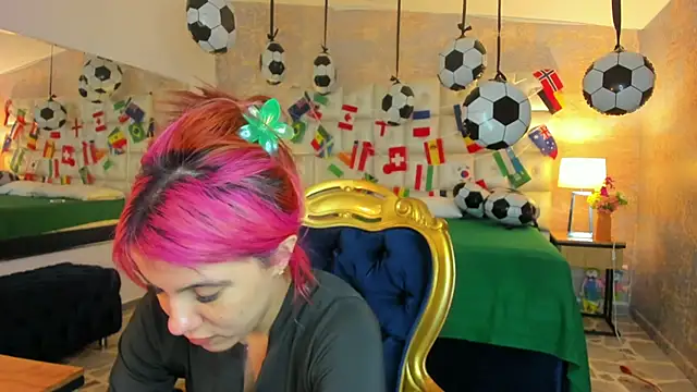Snapshot of MelaniieRoux chatting on 07-15-26, 04:14 MelaniieRoux online show from 07-15-26, 04:14