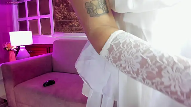 MelaniieRoux online show from 10-06-25, 07:47