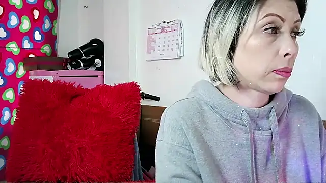 alixia81 online show from 11-08-25, 07:50