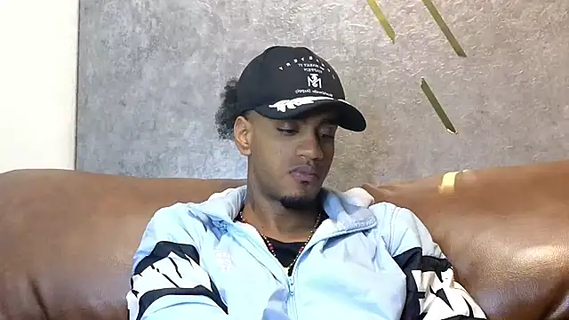 Snapshot of AaronCruz_ chatting on 02-25-25, 01:10 AaronCruz online show from 02-25-25, 01:10