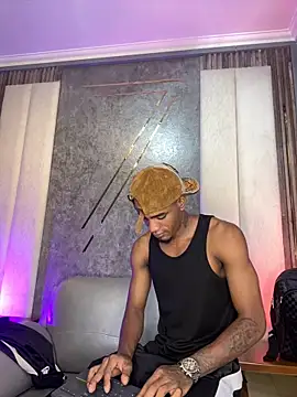 Snapshot of AaronCruz_ chatting on 02-05-26, 04:36 AaronCruz online show from 02-05-26, 04:36