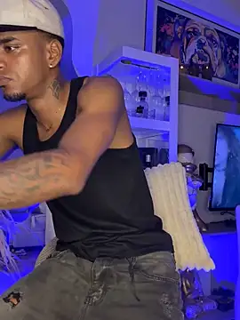 Snapshot of AaronCruz_ chatting on 10-03-25, 05:20 AaronCruz online show from 10-03-25, 05:20