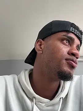 Snapshot of AaronCruz_ chatting on 03-10-25, 07:18 AaronCruz online show from 03-10-25, 07:18