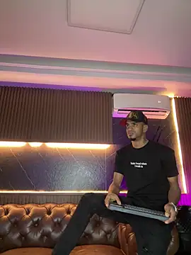 AaronCruz  online show from 03-06-26, 01:11