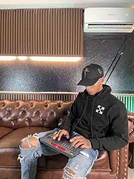 AaronCruz  online show from 03-13-26, 01:54