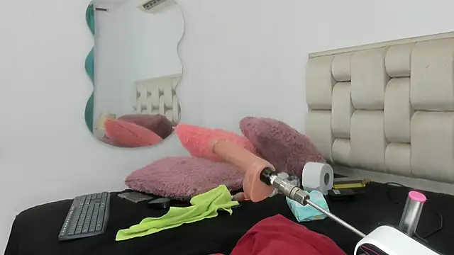 Roxy-Smith online show from 10-22-25, 12:10