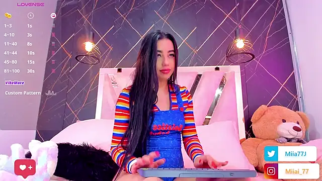 Snapshot of Miia77_ chatting on 10-31-25, 03:14 Miia77  online show from 10-31-25, 03:14