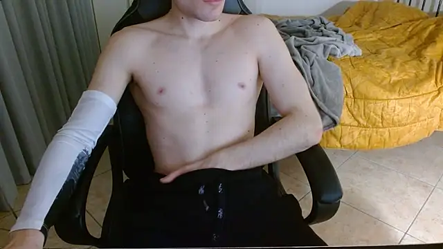 FitGuyDream online show from 12-18-25, 03:38