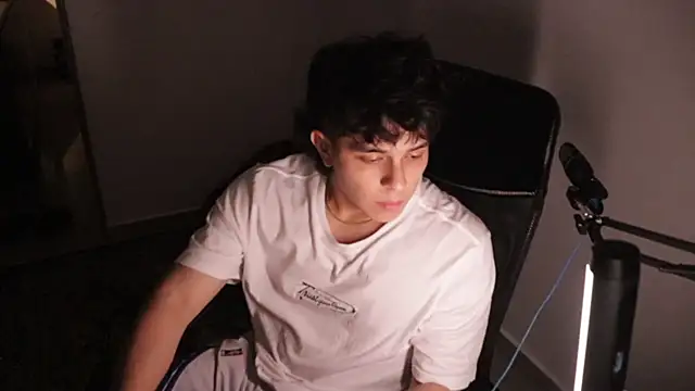 Tony Hoffa online show from 11-17-25, 04:38