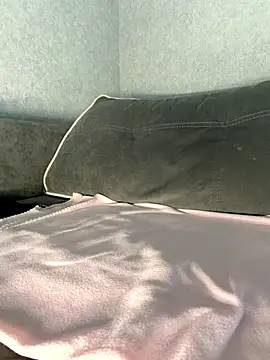 MiloTheName online show from 11-04-25, 06:17