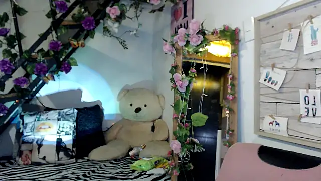 Snapshot of luna_sky83 chatting on 07-04-26, 05:58 luna sky83 online show from 07-04-26, 05:58