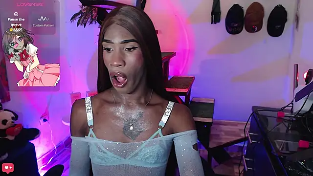 Snapshot of Kendall_Gil chatting on 02-17-26, 07:33 Kendall Gil online show from 02-17-26, 07:33