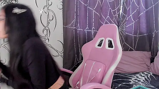 AlyRoses online show from 06-17-26, 04:28