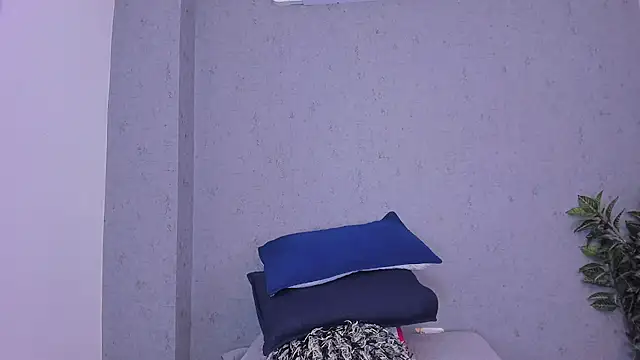 Tiffany mendez online show from 04-27-26, 12:14