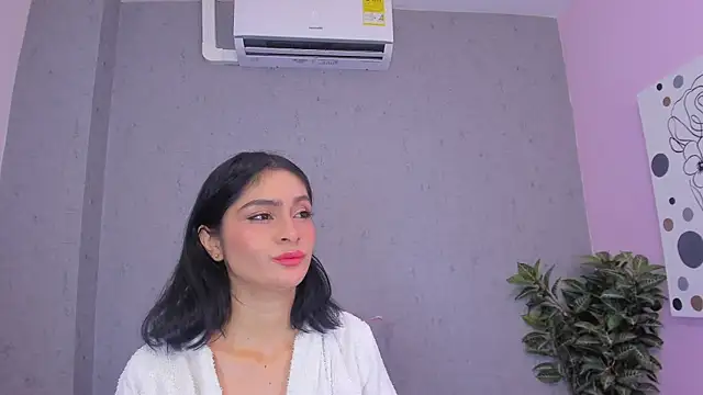 Tiffany mendez online show from 05-06-26, 12:09