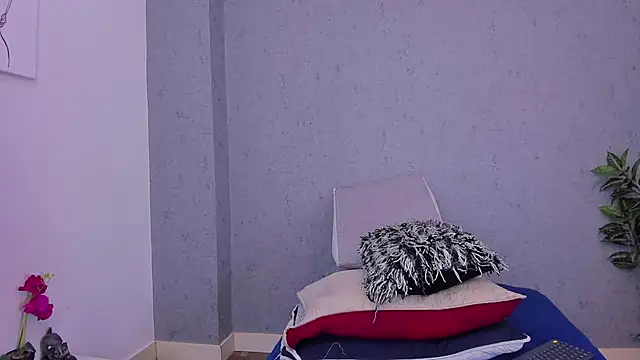 Tiffany mendez online show from 03-10-26, 12:20