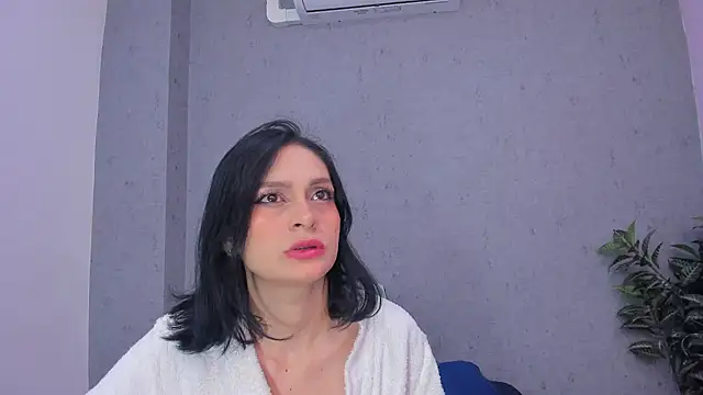 Tiffany mendez online show from 12-19-25, 12:18