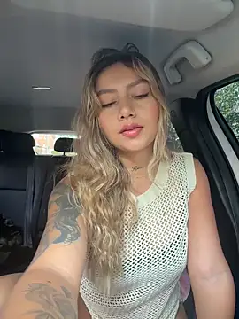 amanda-medrano1 online show from 05-19-26, 02:02