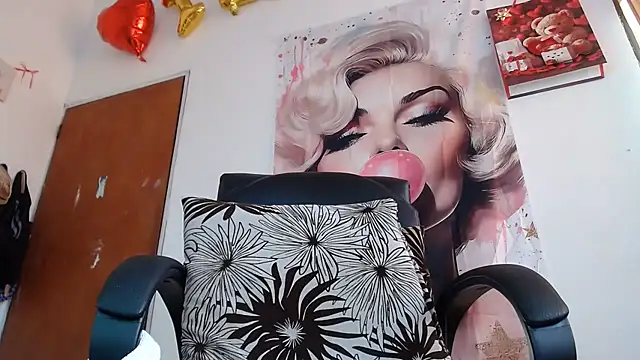 Sexy-Favgirl online show from 07-13-26, 12:04