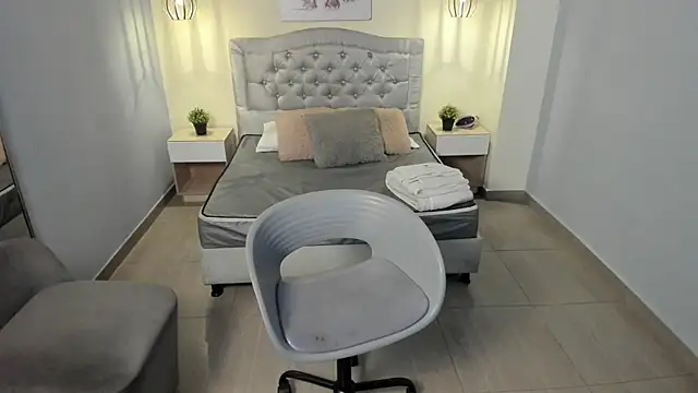 escarleth   online show from 11-15-25, 12:42