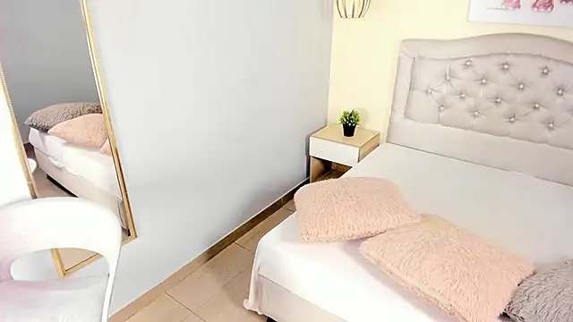 escarleth   online show from 03-06-26, 12:22