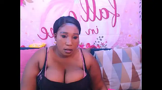 Snapshot of SexcGals chatting on 01-20-25, 07:04 SexcGals online show from 01-20-25, 07:04