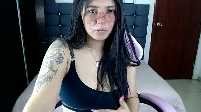 sarah moon2 online show from 02-18-25, 02:59