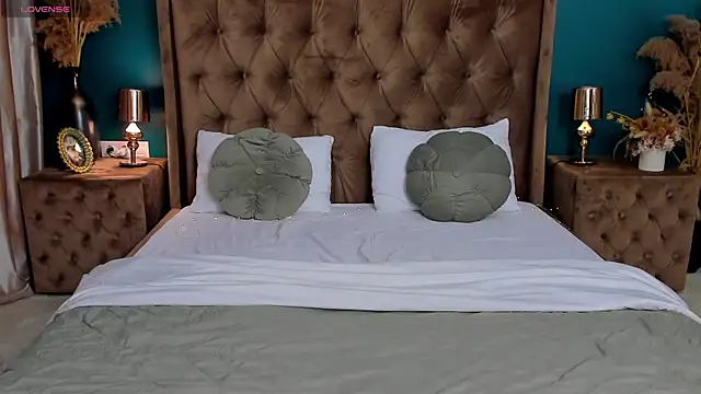 CalyMoon online show from 04-15-26, 07:07