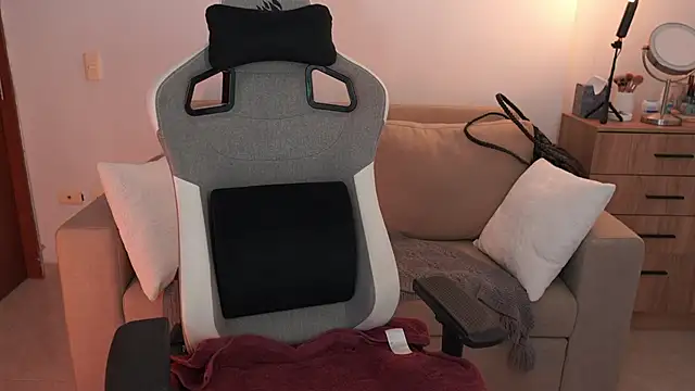 anyacutex online show from 02-12-26, 07:57