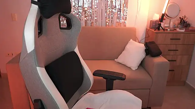 anyacutex online show from 01-07-26, 07:52